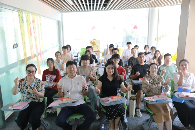 鑄牢中華民族共同體意識 共賞‘易’輪月，同念家國情——中秋茶話會側記